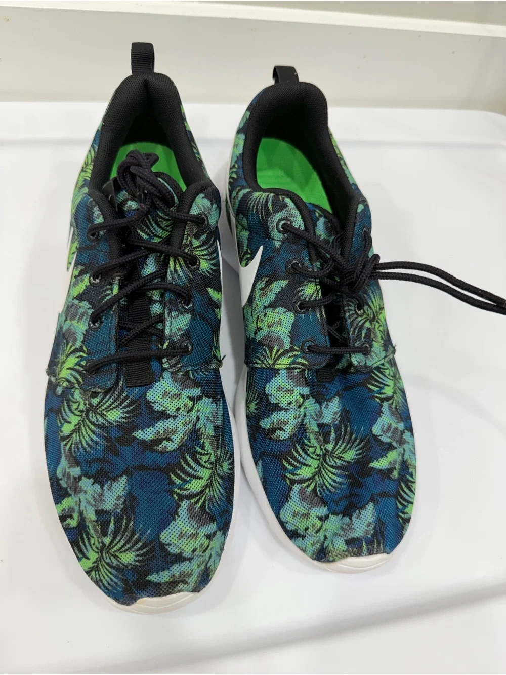 Nike Roshe Run Print Sneakers Size 9 shoes